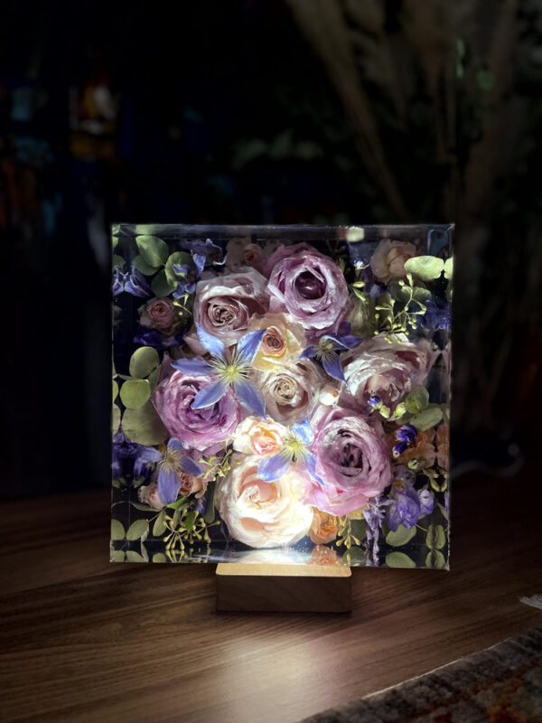 Lampada blocco 20x20 fiori toni viola 1